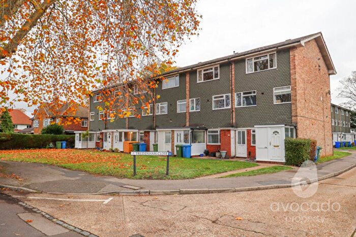 2 Bedroom Maisonette For Sale In Winchester Street, Farnborough, Hampshire, GU14