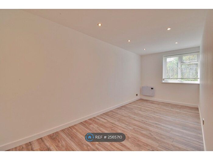 1 Bedroom Flat To Rent In Farm Way, Bushey, WD23