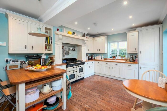 4 Bedroom Semi-Detached House To Rent In Grosvenor Bridge Road, Bath, BA1