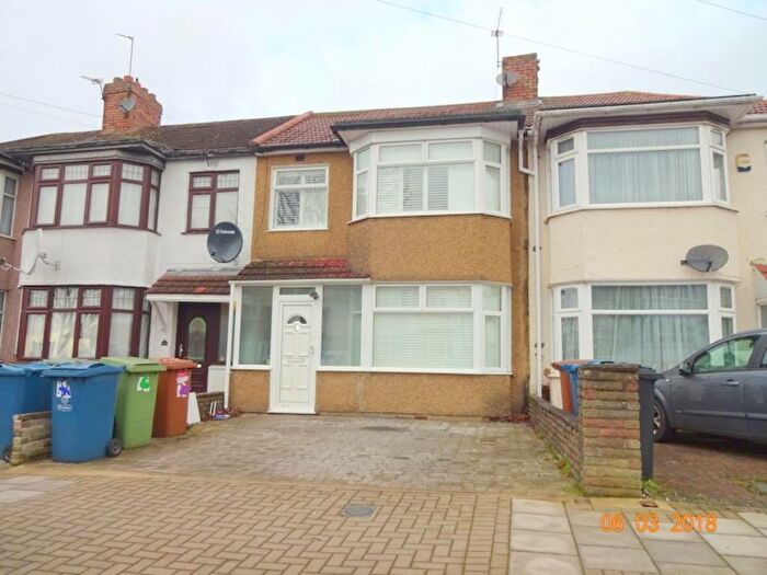 3 Bedroom Terraced House To Rent In Bridgewater Gardens, Edgware, HA8
