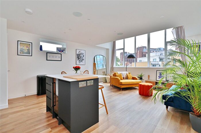 2 Bedroom Flat For Sale In Chertsey Road, Woking, Surrey, GU21