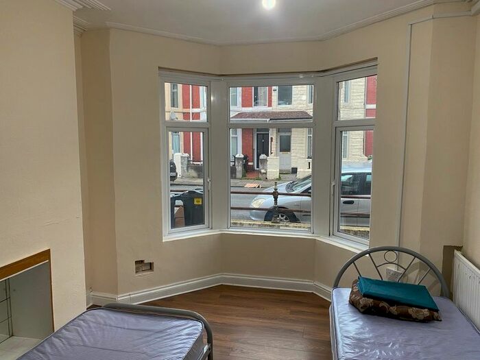 2 Bedroom Flat To Rent In Brithdir Street, Cathays, Cardiff, CF24