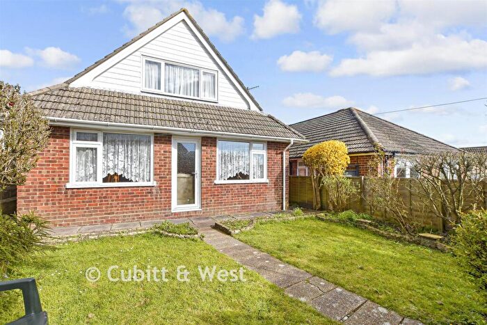 3 Bedroom Chalet For Sale In Downsview Avenue, Woodingdean, Brighton, East Sussex, BN2