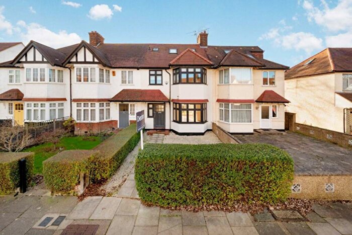4 Bedroom House To Rent In Hervey Close, Finchley, N3