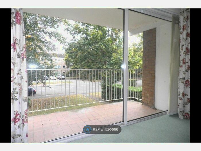 3 Bedroom Flat To Rent In Stonehaven, Beckenham BR3