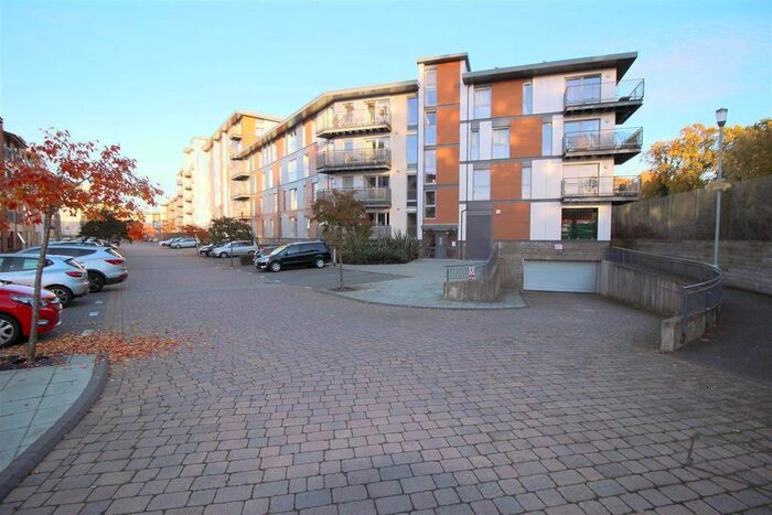 1 Bedroom Flat To Rent In Commonwealth Drive, Crawley RH10