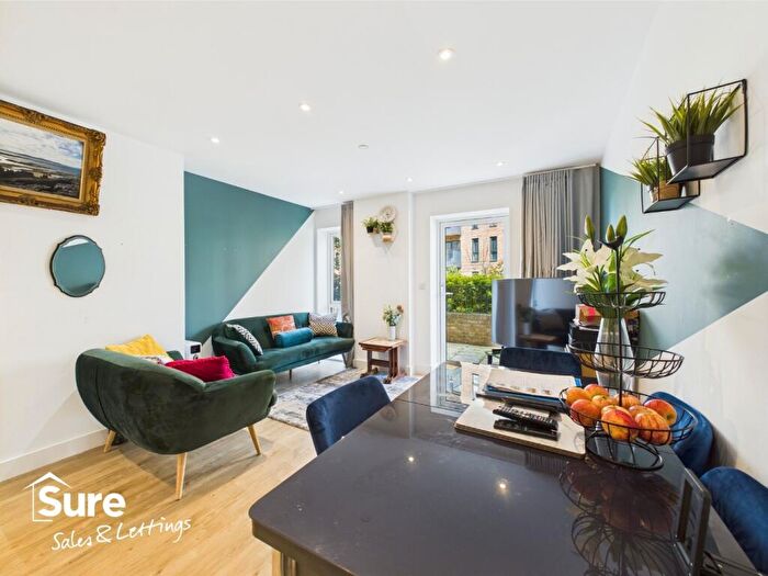 1 Bedroom Apartment For Sale In Dacorum Way, Hemel Hempstead, Hertfordshire, HP1