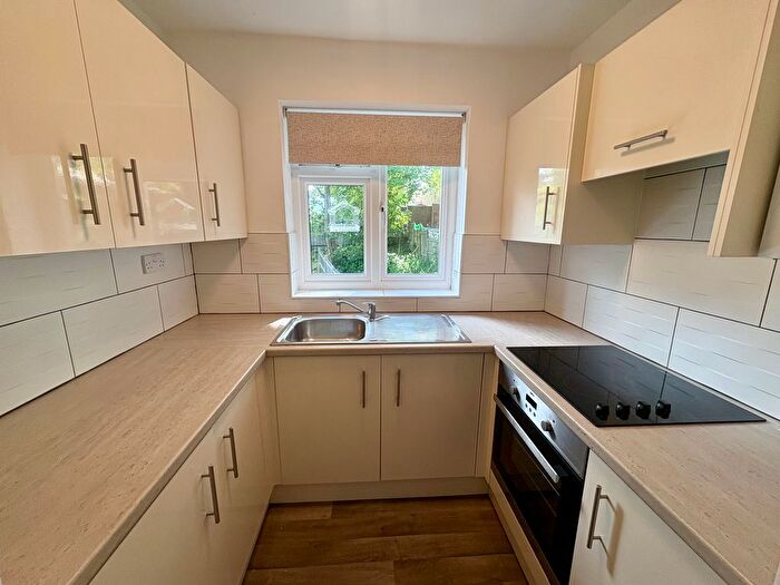 2 Bedroom Maisonette To Rent In Vale Drive, Southampton, SO18