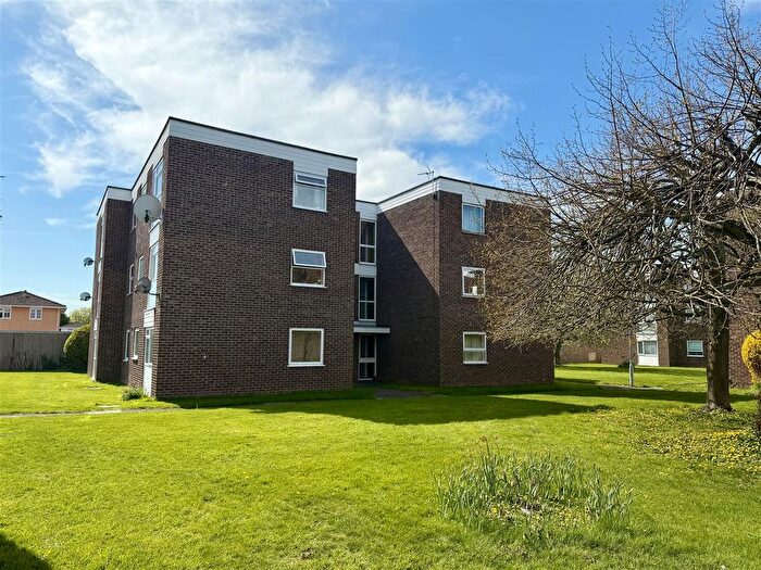 1 Bedroom Flat For Sale In Crest Court, Bobblestock, Hereford, HR4
