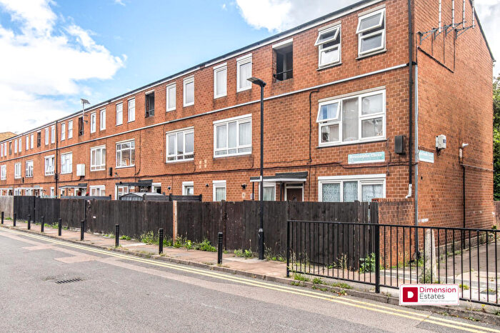 2 Bedroom Maisonette To Rent In Boscombe Close, Hackney, London, E5