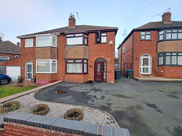 3 Bedroom Semi-Detached House For Sale In Valerie Grove, Birmingham, B43