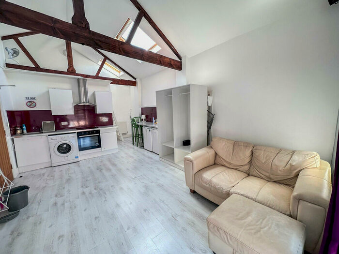 1 Bedroom Flat To Rent In Church Street, Southampton, SO15