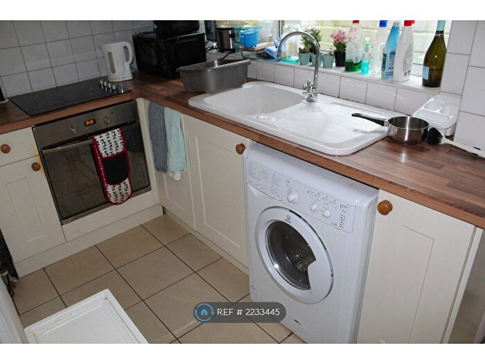 3 Bedroom Terraced House To Rent In Bonhay Road, Exeter, EX4