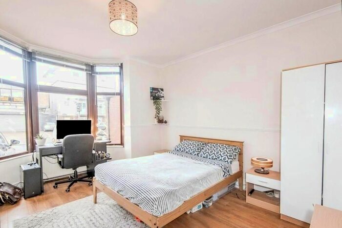 4 Bedroom Detached House For Sale In Paynes Road, Southampton, Hampshire, SO15