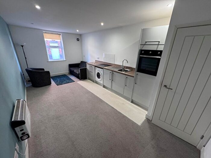 2 Bedroom Flat To Rent In Arden Street, CV37