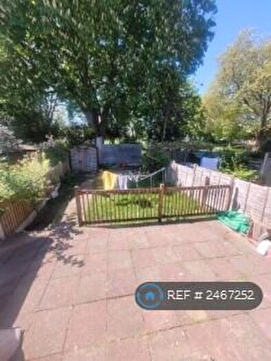 2 Bedroom Flat To Rent In Westwood Road, Seven Kings, IG3