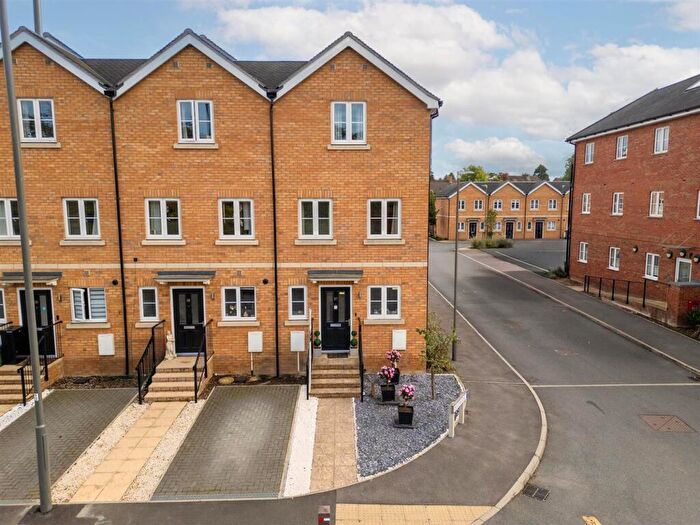 3 Bedroom House For Sale In Lester Road, Aylesbury, HP20