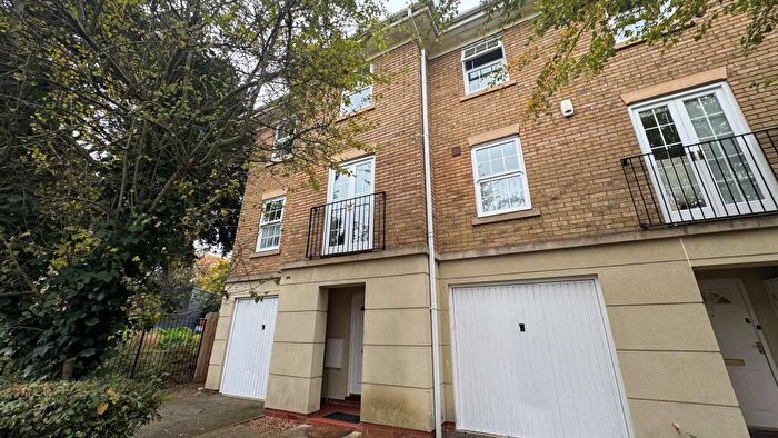 4 Bedroom House To Rent In Scholars Court, Northampton, NN1
