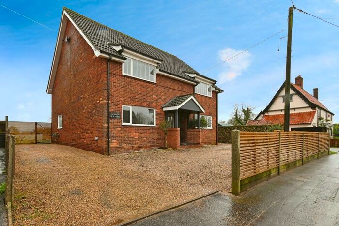 4 Bedroom Detached House For Sale In The Street, Winfarthing, Diss, IP22