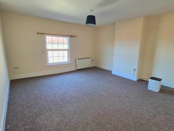 3 Bedroom Flat To Rent In High Street, Long Buckby, Northampton, NN6