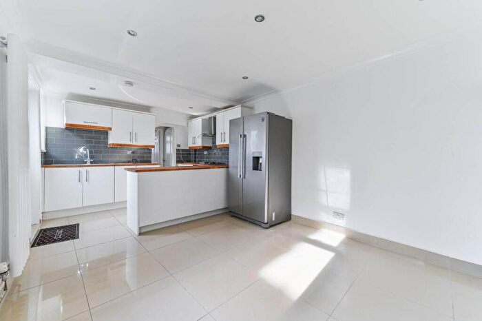 2 Bedroom Flat For Sale In Portland Road, South Norwood, London, SE25
