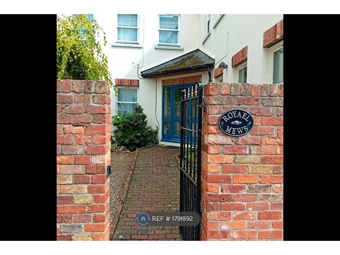 2 Bedroom Flat To Rent In Royal Mews, Cheltenham, GL50