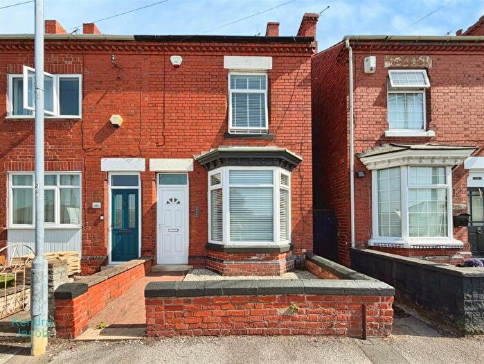 3 Bedroom Semi-Detached House For Sale In Kilton Road, Worksop, S80