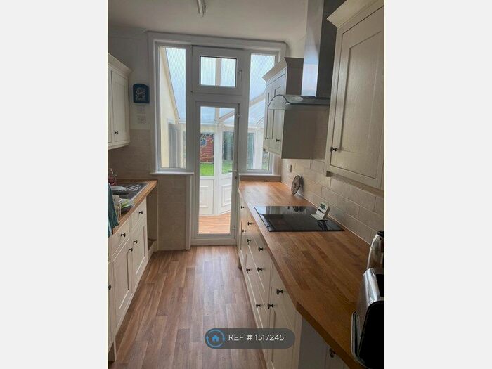 3 Bedroom Semi-Detached House To Rent In Salcombe Avenue, Portsmouth, PO3