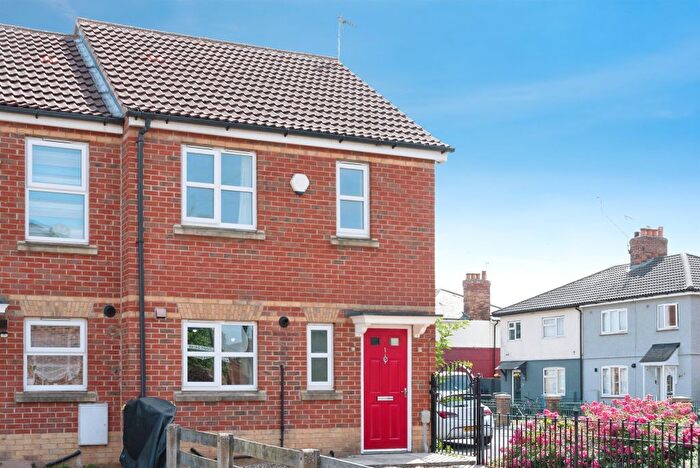 3 Bedroom End Of Terrace House For Sale In Follifoot Drive, Hull, HU4