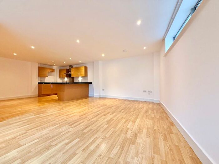 2 Bedroom Flat To Rent In Long Lane, London, SE1