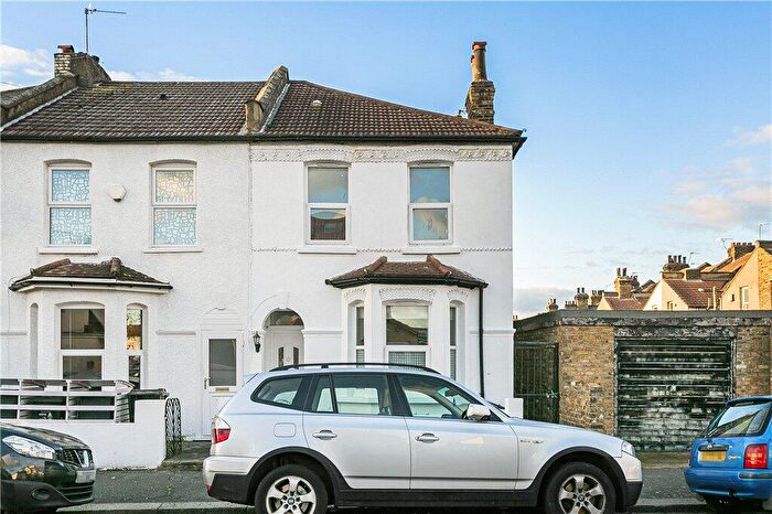 3 Bedroom End Of Terrace House For Sale In Grafton Road, Croydon, CR0
