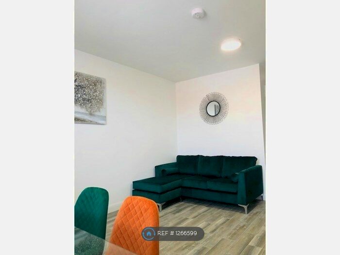 3 Bedroom Flat To Rent In Crescent Road, London, N22