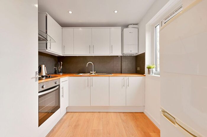1 Bedroom Maisonette For Sale In Cotts Close, Hanwell, London, W7