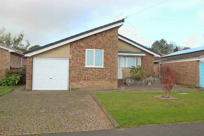 3 Bedroom Detached Bungalow To Rent In Whitehead Crescent, Wootton Bridge, Ryde, PO33