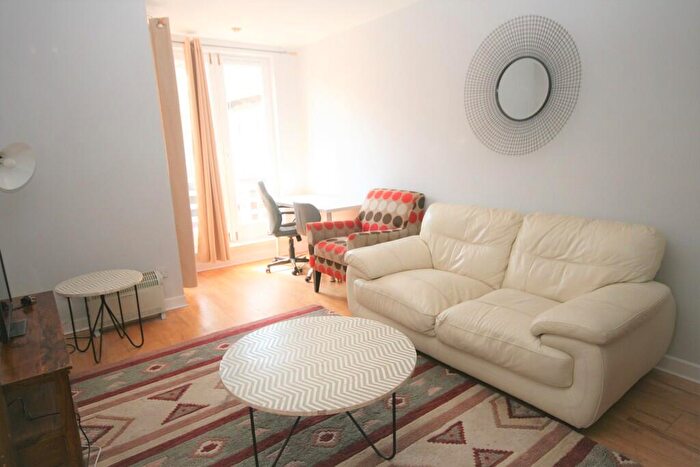 1 Bedroom Flat To Rent In Ingram Street, Merchant City, Glasgow, G1