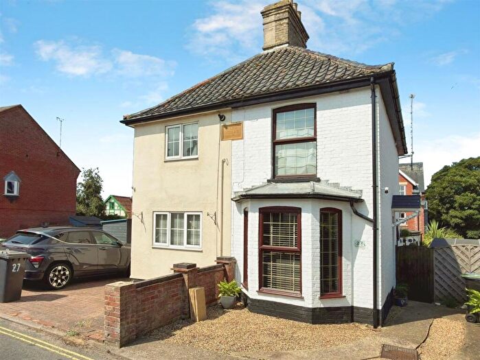 3 Bedroom Semi-Detached House For Sale In Commodore Road, Oulton Broad, Lowestoft, Suffolk, NR32