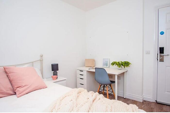 3 Bedroom Property To Rent In Lister Gate, City Centre, Nottingham, NG1