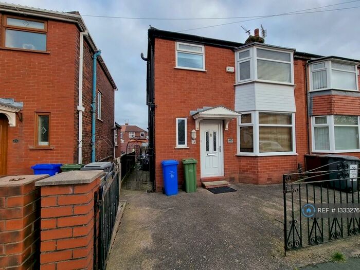 3 Bedroom Semi-Detached House To Rent In Windsor Road, Droylsden, Manchester, M43