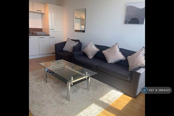 2 Bedroom Flat To Rent In Mann Island, Liverpool, L3