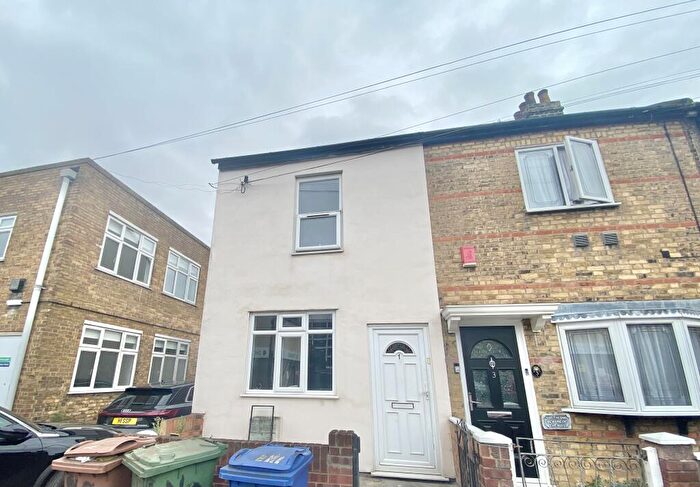 3 Bedroom Terraced House To Rent In Stanley Road Grays, RM17