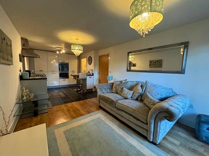 2 Bedroom Flat To Rent In Kingsquarter, Maidenhead, Buckinghamshire, SL6