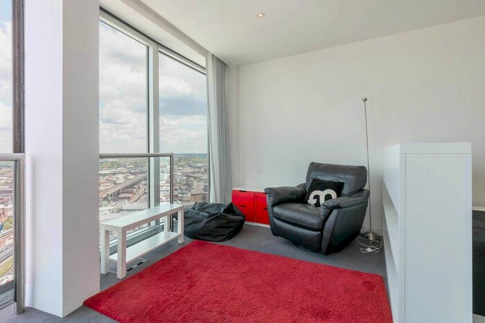 Studio To Rent In Rotunda, New Street, B2
