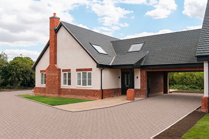 4 Bedroom Link Detached House For Sale In Cleves Close, Melton Mowbray, LE13