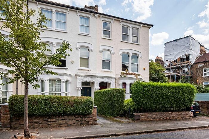 2 Bedroom Flat For Sale In Connaught Road, Hornsey, N4
