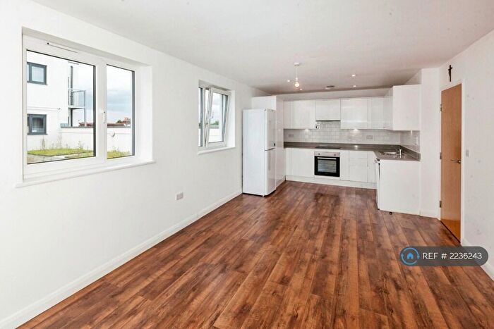 1 Bedroom Flat To Rent In Lyons Way, Slough, SL2