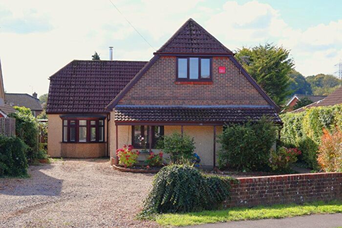 5 Bedroom Chalet For Sale In South Road, Horndean, PO8