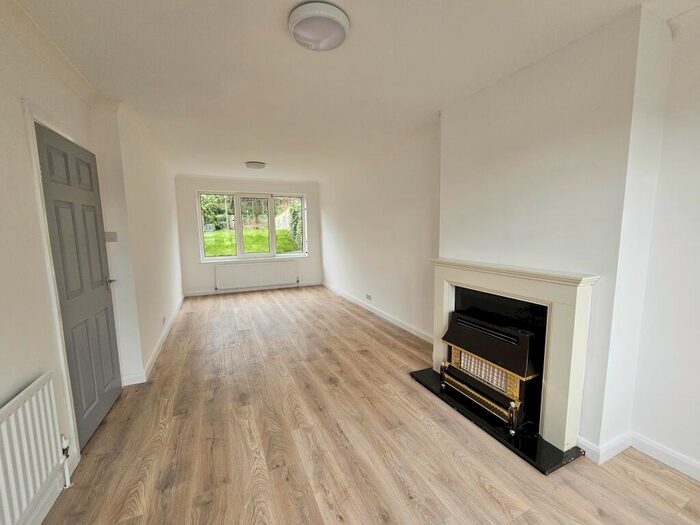 3 Bedroom House To Rent In Bramingham Road, Luton, LU3