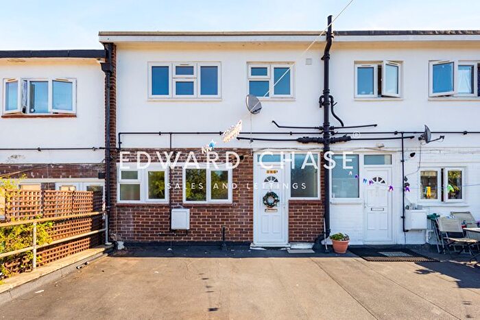 2 Bedroom Flat To Rent In High Street, Hornchurch, RM12