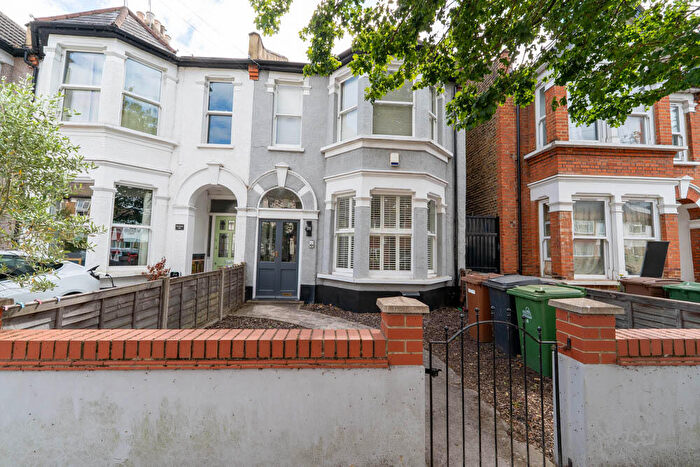 2 Bedroom Flat To Rent In Fladgate Road, Upper Leytonstone, E11