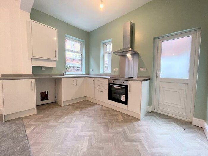 2 Bedroom Flat To Rent In Hartshill Road, Hartshill, Stoke-On-Trent, Staffordshire, ST4